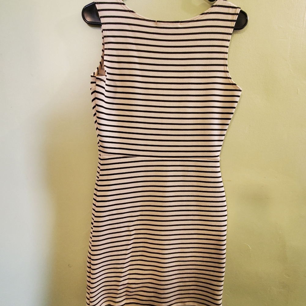 Dress - Picture 3 of 5